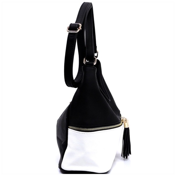 Silver & Blue Zip Colorblock Crossbody Bucket Bag - Picture 7 of 8
